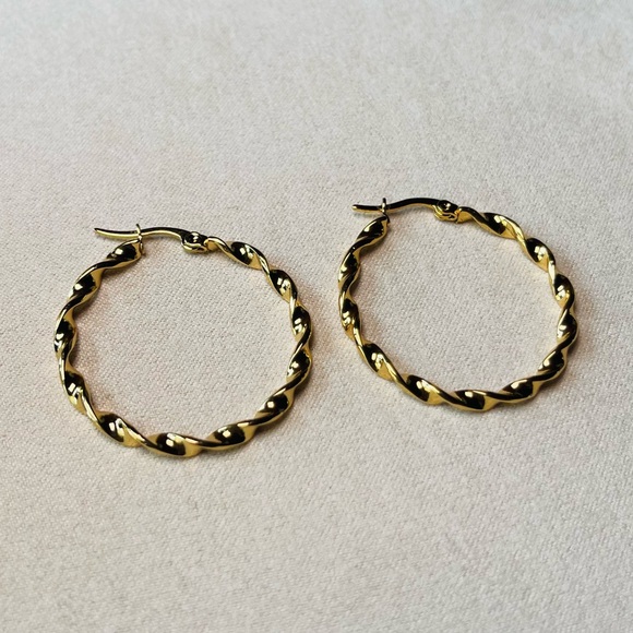 Miranda Hoop - Picture 4 of 4